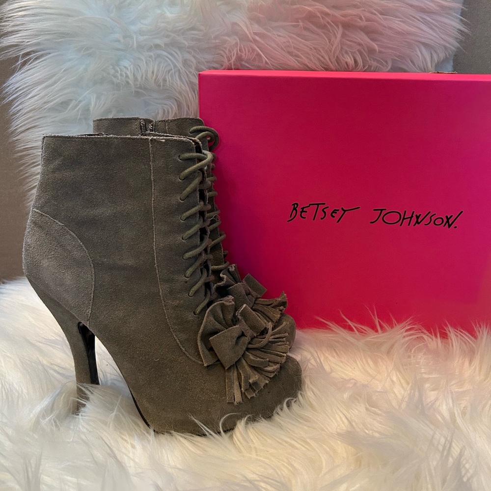 Suede boots